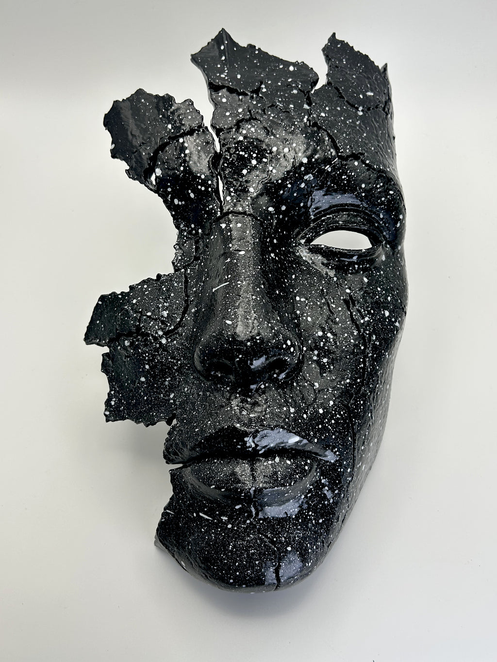 Maschera Decorativa da Parete Dipinta a Mano con Supporto Lampada E14 – Scultura Moderna Luxury