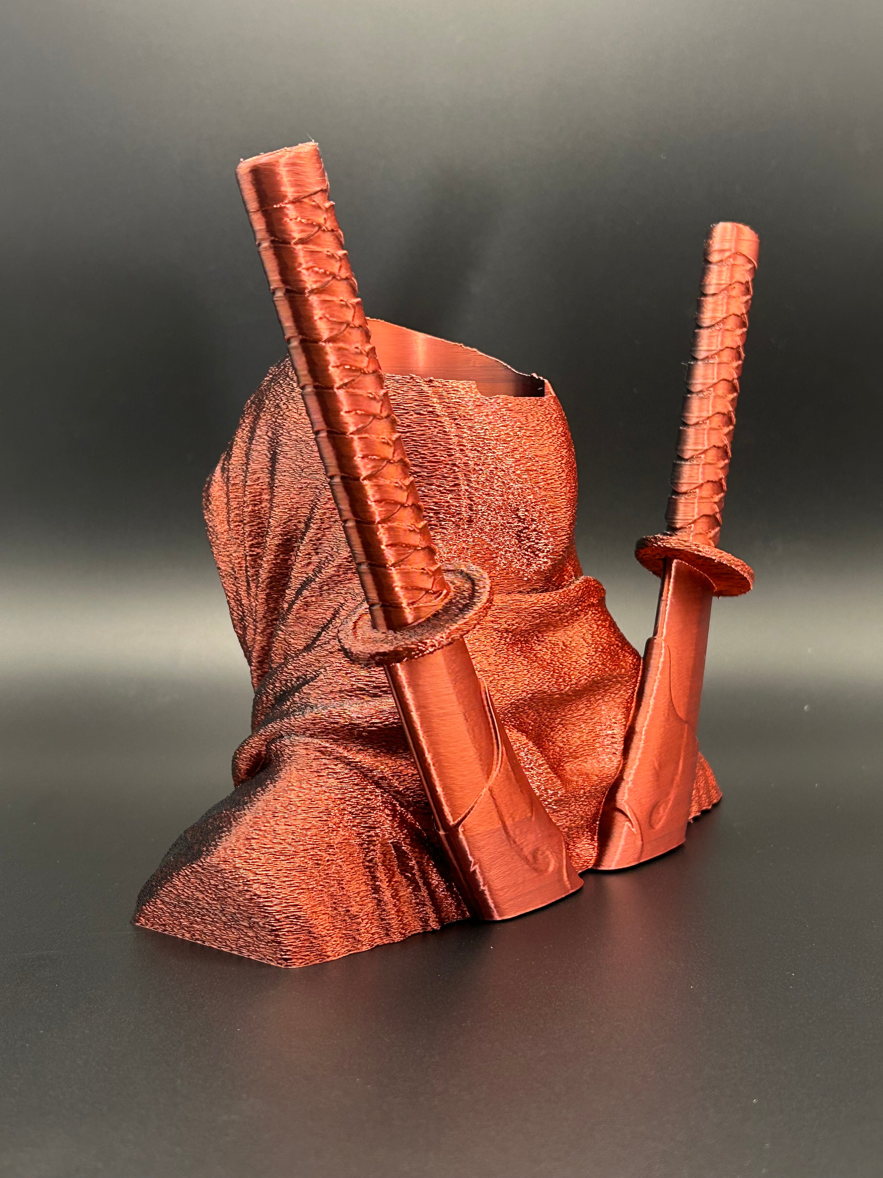 Portapenne Ninja Contemporaneo – Organizer da Scrivania Moderno Stile Gaming & Fantasy